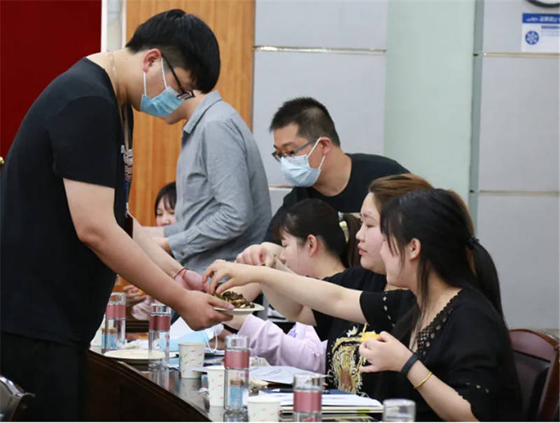 �^(q��)ֱ�C�P(gu��n)��ί�_չ���·�ؚ�a(ch��n)Ʒ�ƽ����Ф�M�z