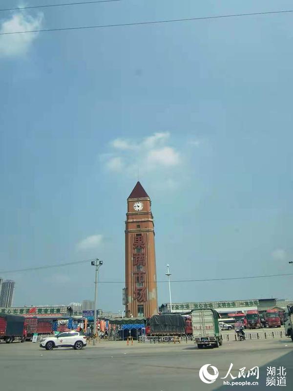 四季美果蔬市場正常運(yùn)行。人民網(wǎng)郭婷婷攝