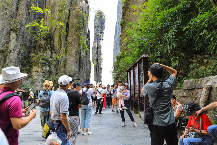 一炷香景點(diǎn)游客有序觀景