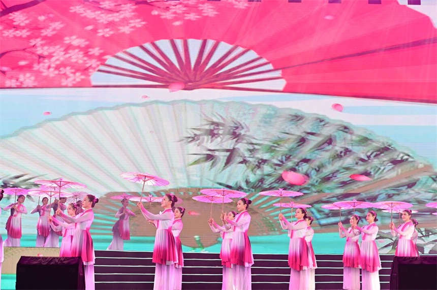 ��ʮ�����Ї��L�����{���H���ι�(ji��)�ں����˲��_Ļ��12��