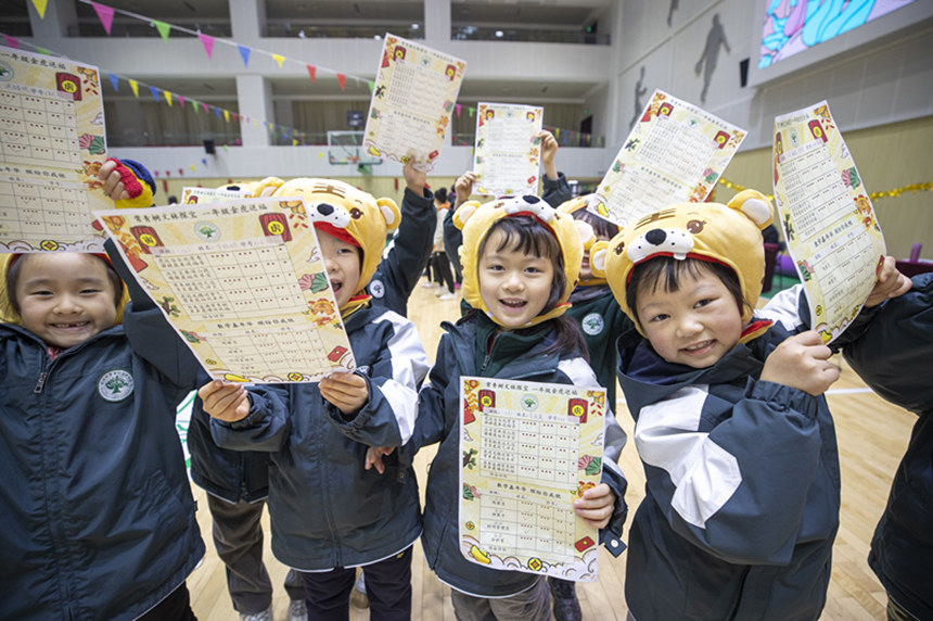 ��h�Ж|�����^(q��)������(sh��)��(sh��)�(y��n)�W(xu��)У����һ���꼉(j��)�_(k��i)չȤζʮ��ġ��Έ@����ĩ�����̾��z