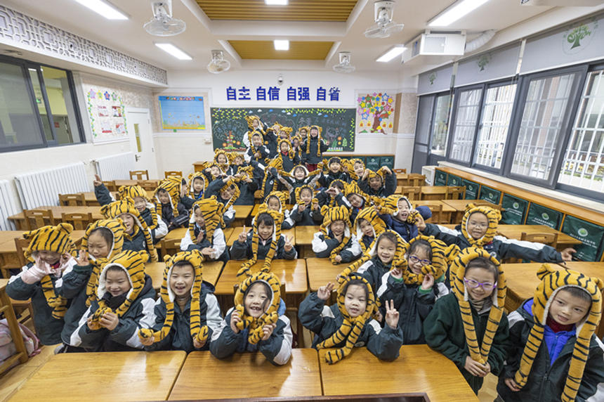 ��h�Ж|�����^(q��)�����䌍(sh��)�(y��n)�W(xu��)У����һ���꼉(j��)�_չȤζʮ��ġ��Έ@����ĩ�����̾��z