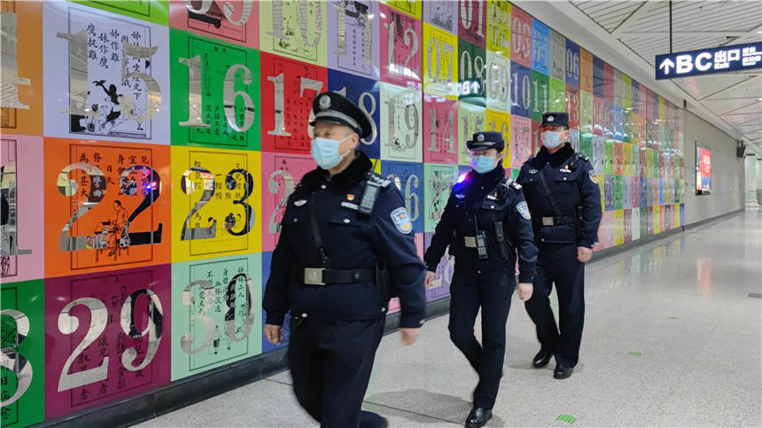 武漢公安人員保障城市安全。武龔軒攝