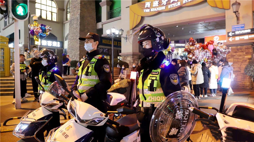 武漢公安人員保障城市安全。武龔軒攝