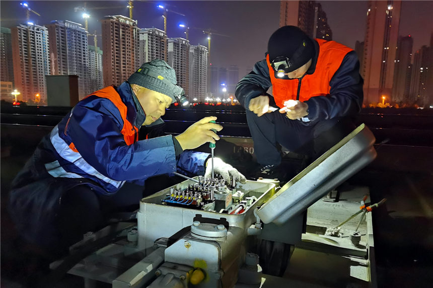 ���(y��ng)늄�(w��)���v�R�����͌�(zhu��n)늄�(w��)܇(ch��)�g����(gu��)��(qi��ng)���Z�����ڌ�(du��)�v�R����վ�����M(j��n)�ЬF(xi��n)��(ch��ng)�z�ޣ��_���O(sh��)���\(y��n)�а�ȫ�����������������z