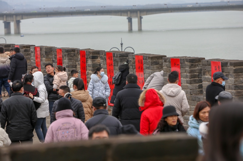 2��1�����r(n��ng)�v�����һ��������ο͵��Ϻ������(y��ng)�ųǉ��ϣ����p�ų����������ܹų�����