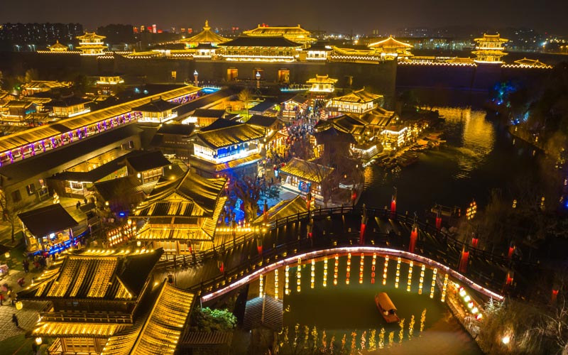 2��4������������ƳǾ��^(q��)�������������˱����ο�ǰ���pҹ����Ʒ��ζ���^�L�١�