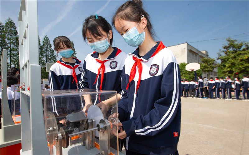 �ں������(y��ng)���(y��ng)�З�(zh��n)����С�W(xu��)���W(xu��)���w�(y��n)һ�����չƷ��