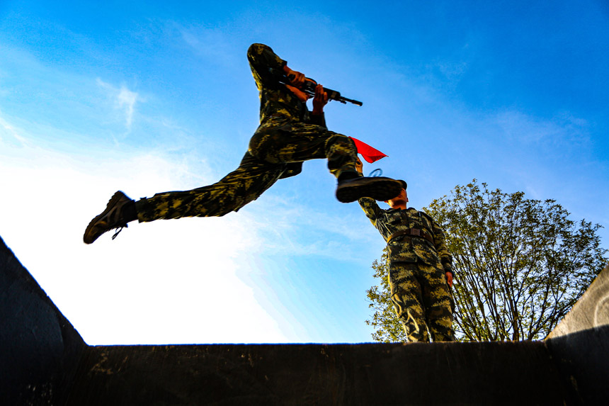 �y��100�׹ٱ����ڿ�Խ����