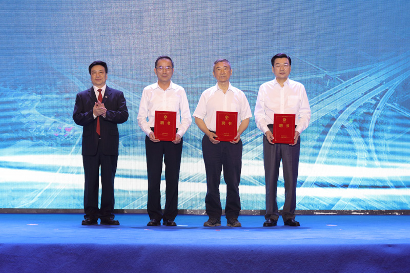 聘請中國工程院院士姜德生、謝先啟、高宗余擔任湖北交投集團首席科學家。馮泉攝