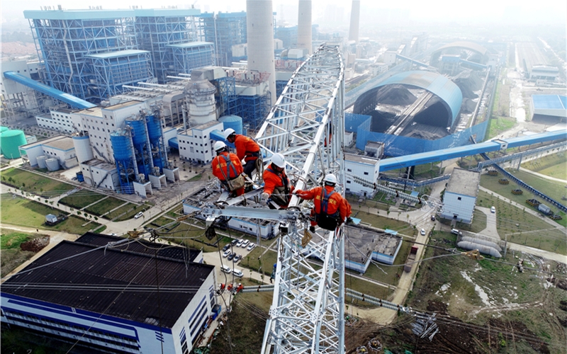 國(guó)網(wǎng)湖北送變電公司圓滿完成500千伏鄂光三四回重大隱患永久恢復(fù)工程搶修任務(wù)。鄒小民攝