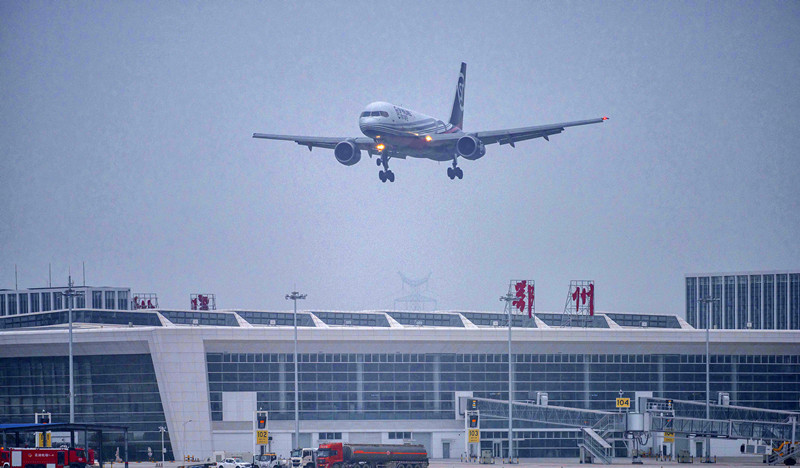花湖機場試飛成功。胡戰(zhàn)軍攝