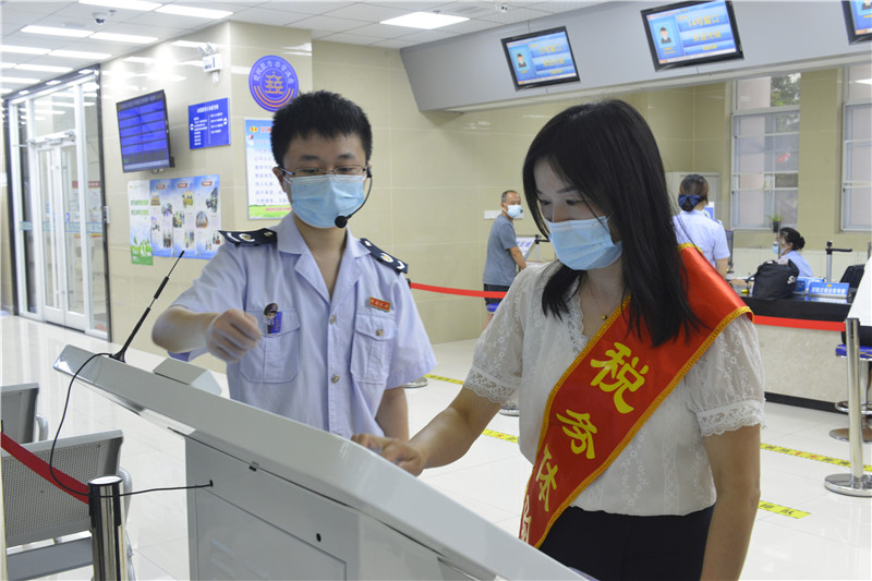 黃陂稅務(wù)局增值稅留抵退稅、出口退稅“走流程、聽建議”活動(dòng)現(xiàn)場(chǎng)。趙文真攝