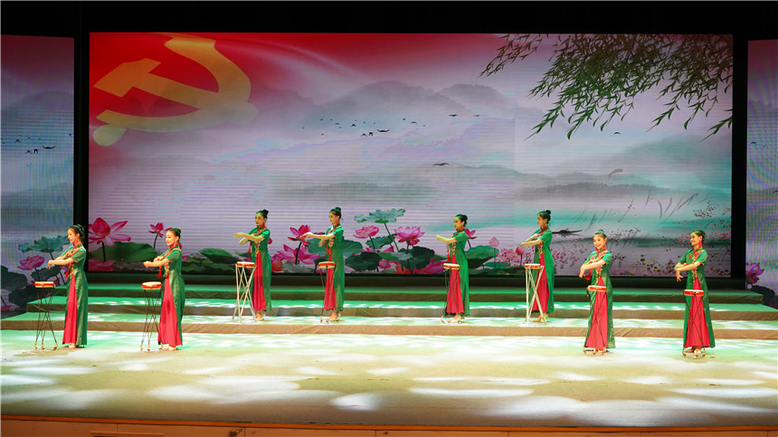 鼓書說唱《心底無私天地寬》。