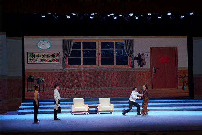 小品《青春的悔淚》。