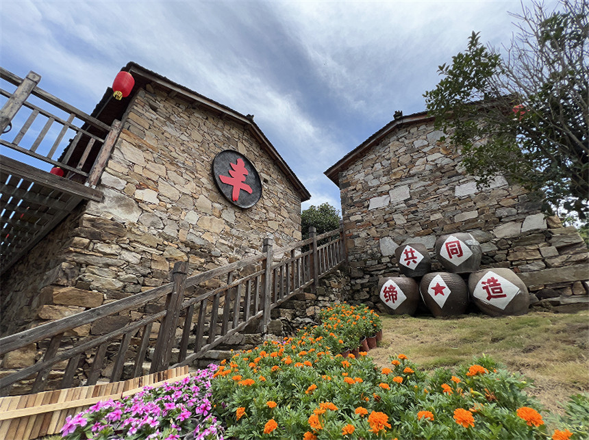 締造美好環(huán)境與幸福生活 打造鄉(xiāng)村振興“示范片”。