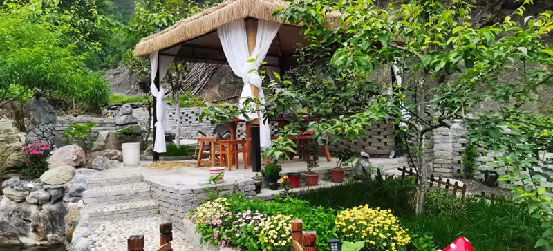 秭歸縣兩河口鎮(zhèn)白廟嶺村村民周志憲的“最美庭院”。