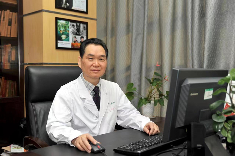 中國科學(xué)院院士、武漢醫(yī)學(xué)會會長、華中科技大學(xué)同濟(jì)醫(yī)院教授陳孝平。受訪者供圖