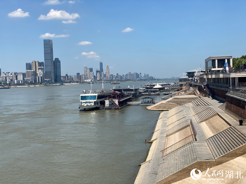 長(zhǎng)江武漢段水位持續(xù)走低? 水面明顯變窄