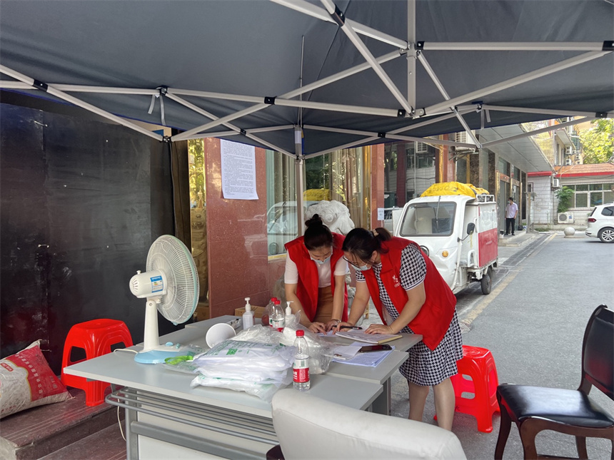 收集居民代購物資信息。