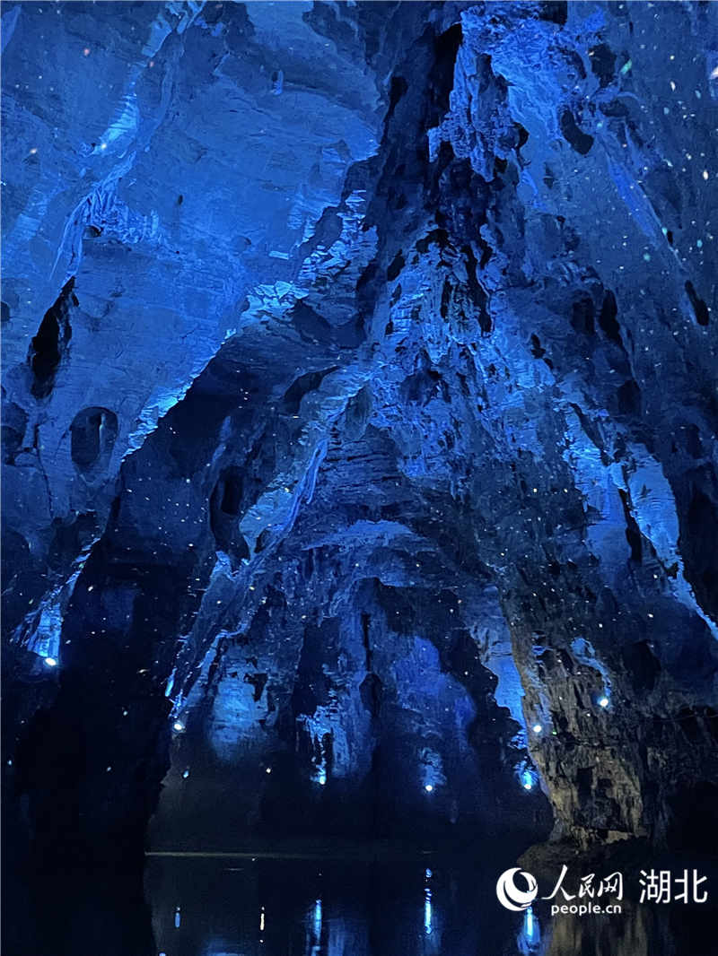 .利川龍船水鄉(xiāng)風(fēng)景區(qū)水蓮洞內(nèi)夏季僅有7-12攝氏度。人民網(wǎng) 周恬攝