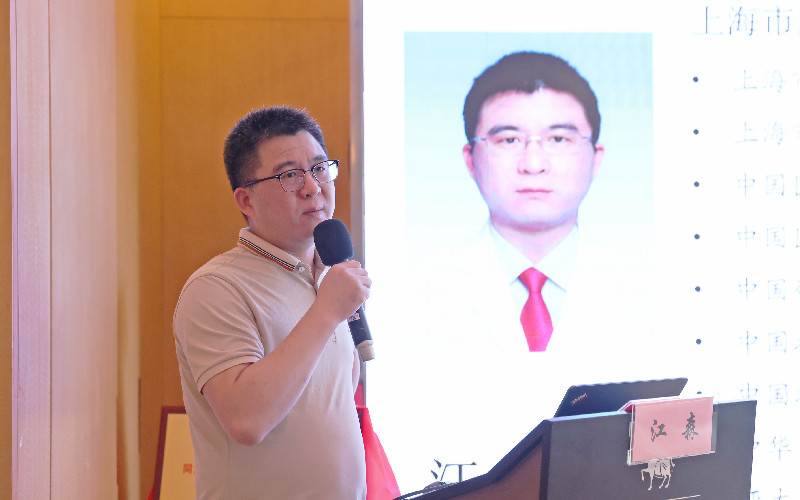 江森教授在揭牌儀式上講話。