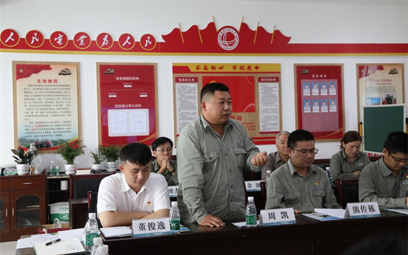 職工踴躍提問。國(guó)網(wǎng)荊州供電公司供圖