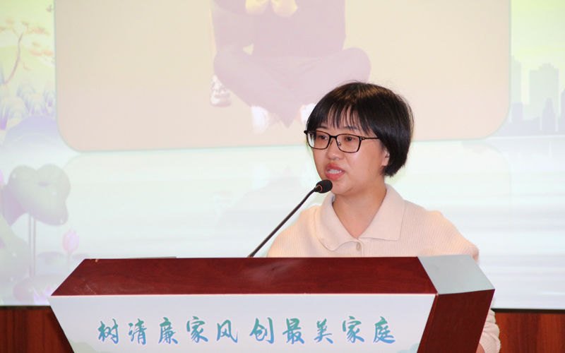 3位領(lǐng)導(dǎo)干部家屬代表分享了清廉家風(fēng)故事。武漢市婦聯(lián)供圖