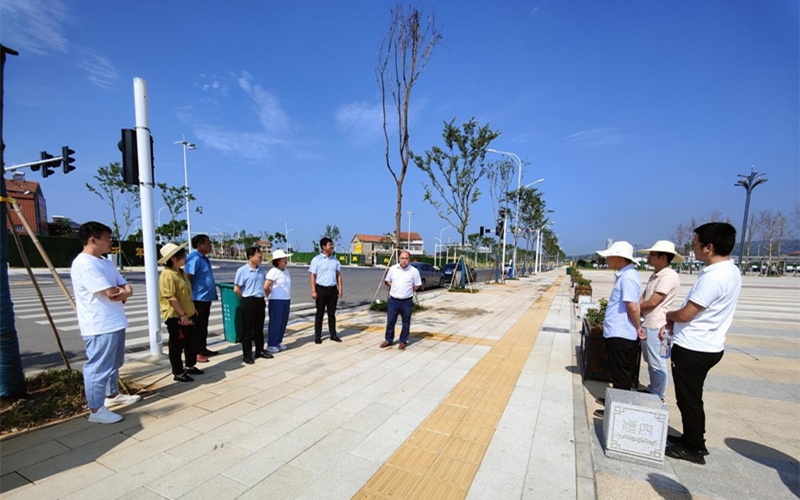 龍坪鎮(zhèn)組織年輕干部到項目建設一線實地鍛煉。