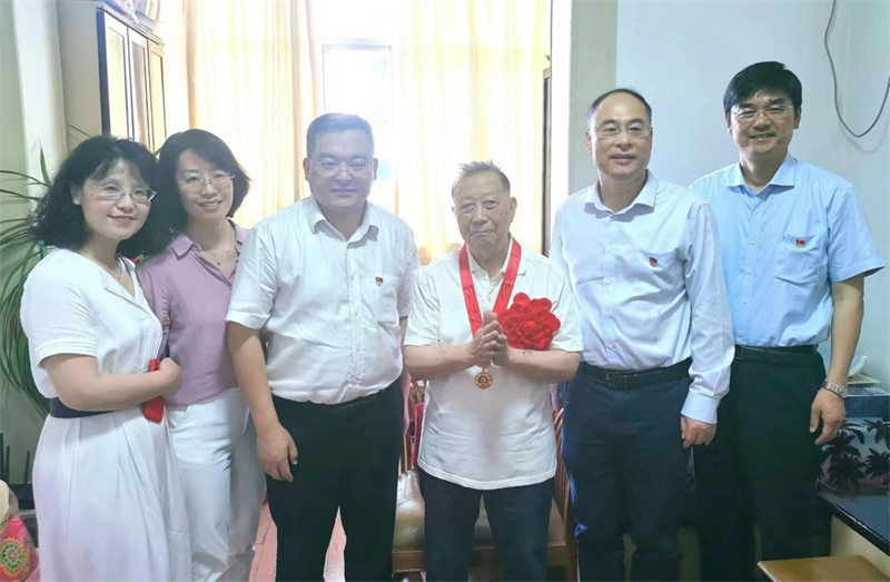 2021年6月，秦禮同志光榮在黨80年。