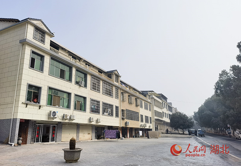 泉湖村村民敞亮的門口。人民網(wǎng) 周雯攝