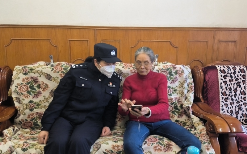 全凌雅在劉婆婆家家訪。孫遜攝