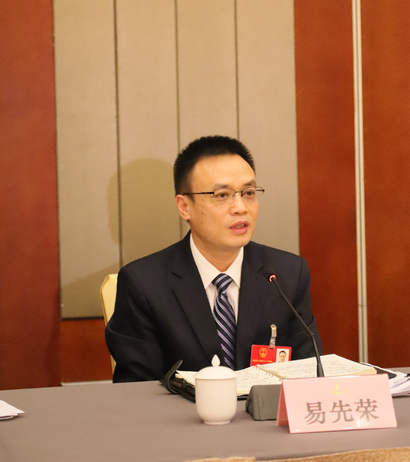 湖北省人大代表、天門市委書記易先榮。