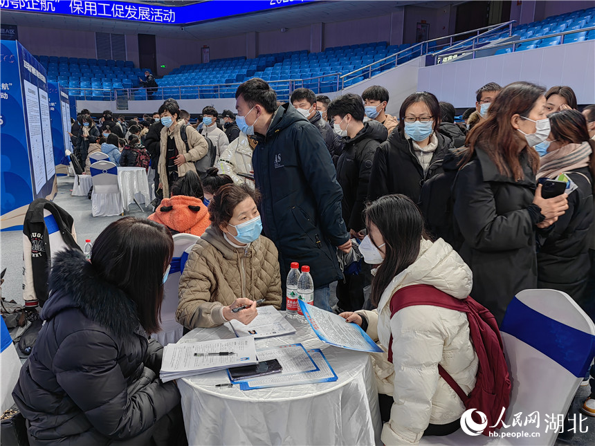 為助力一季度“開門紅”，全力服務(wù)保障重點(diǎn)企業(yè)用工，專場招聘會吸引大量求職者。人民網(wǎng) 郭婷婷攝