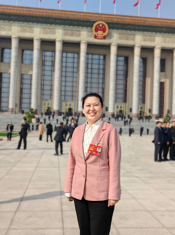 全國人大代表、華中科技大學(xué)計(jì)算機(jī)科學(xué)與技術(shù)學(xué)院院長馮丹。受訪者供圖