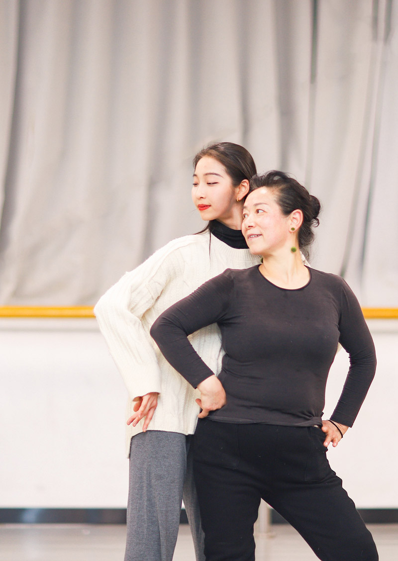 蔣芳明和袁素琴認(rèn)真共舞。尹鈺潔攝