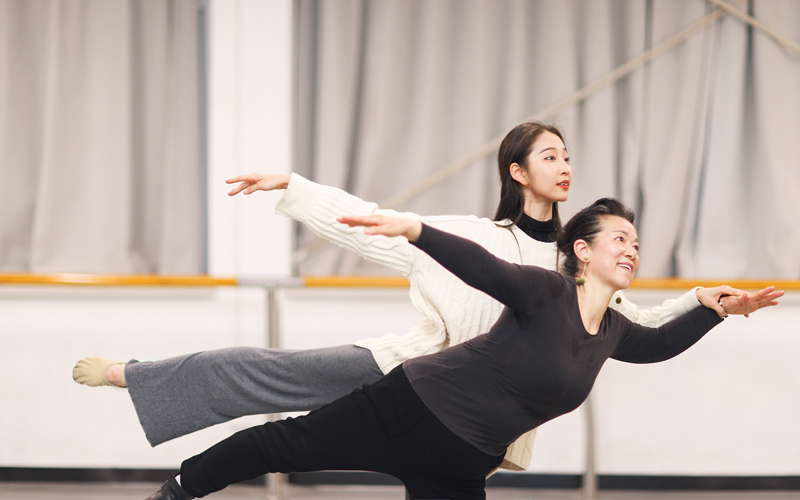 蔣芳明和袁素琴共舞一曲。尹鈺潔攝