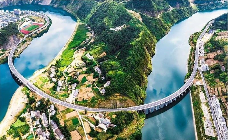 湖北竹山城區(qū)周邊優(yōu)美的生態(tài)環(huán)境。