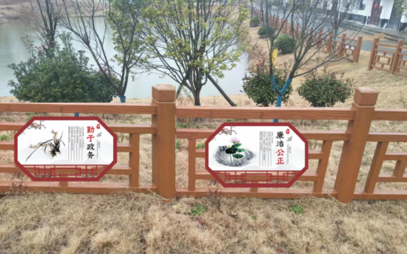 白塘村水塘圍欄文化宣傳和村民手冊、村規(guī)民約。劉鄭哲攝