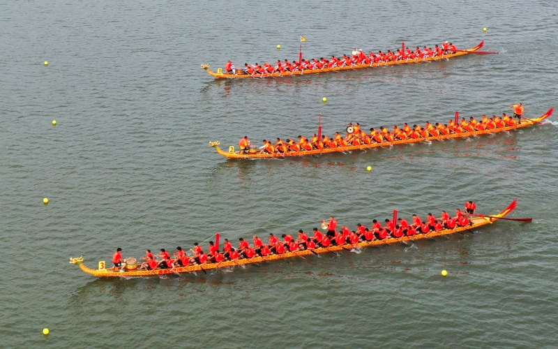 武穴街道郭應(yīng)龍社區(qū)以2分01秒獲得男子500米競速賽冠軍。