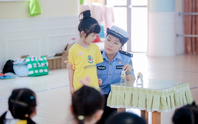 民警送安全進校園