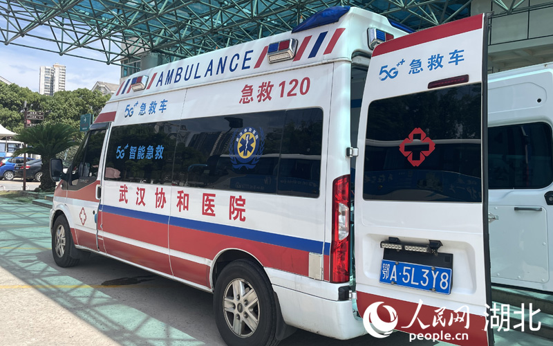 華中科技大學(xué)同濟(jì)醫(yī)學(xué)院附屬協(xié)和醫(yī)院5G急救車。人民網(wǎng)記者 周恬攝