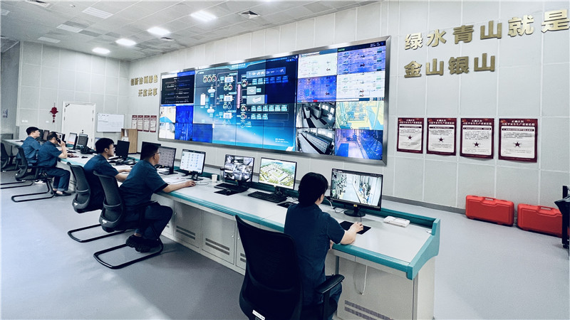 武漢卷煙廠動力車間從能源數(shù)據(jù)挖掘綠色發(fā)展?jié)摿?。攝影：張思媛