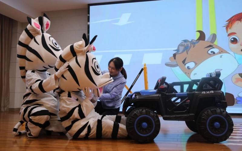 交通安全情景劇進(jìn)校園。