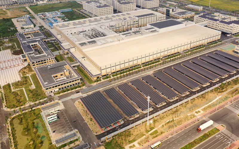 襄陽(yáng)卷煙廠即將投入使用的光伏板車棚。馬強(qiáng)攝