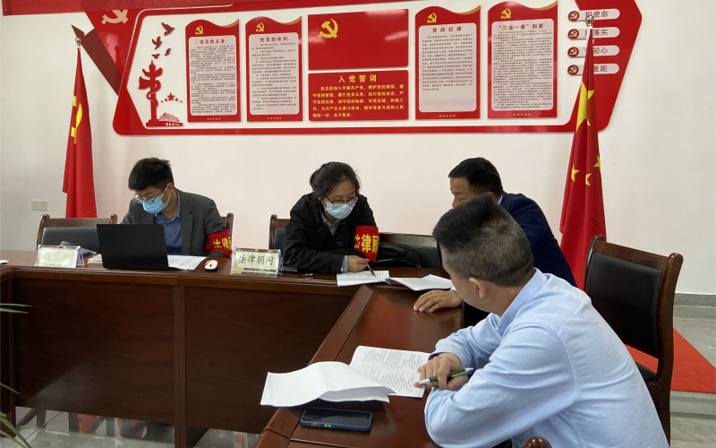 為居民開(kāi)展法律咨詢。賈夢(mèng)瑩攝