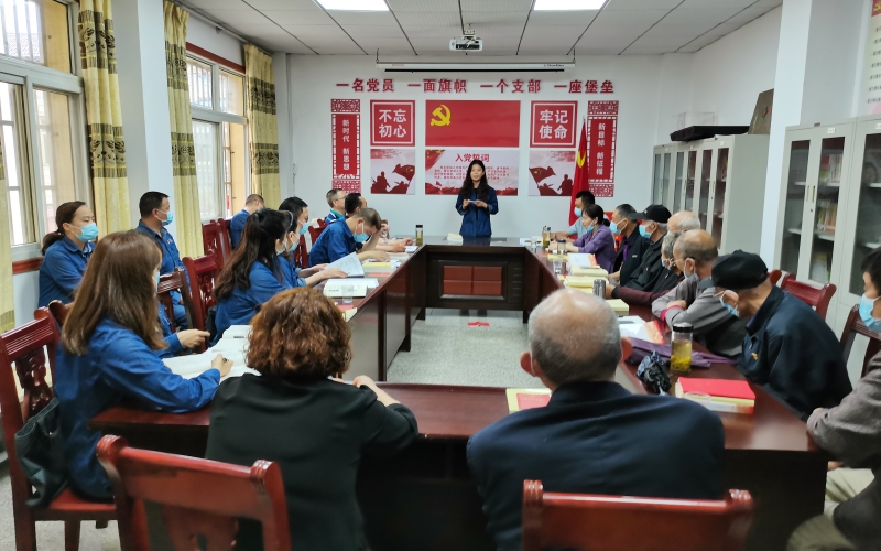 與社區(qū)黨支部開(kāi)展聯(lián)學(xué)共建活動(dòng)。