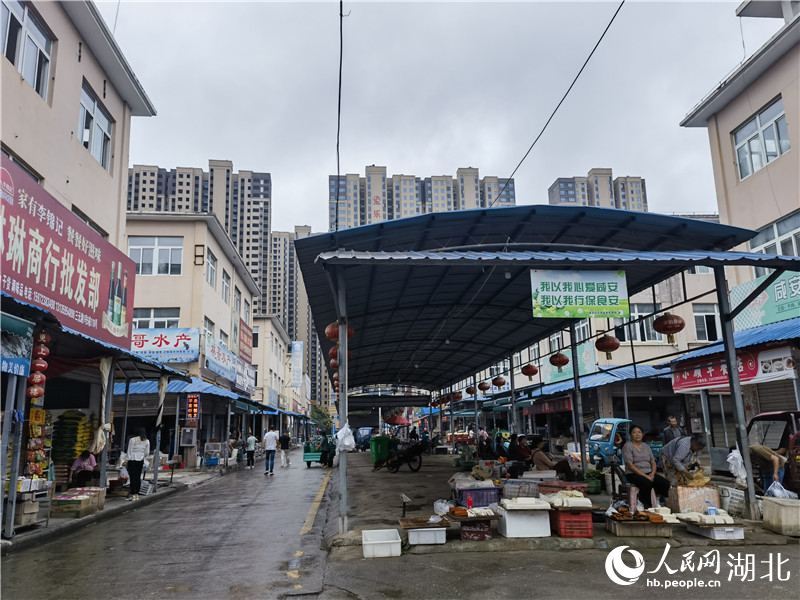 咸安區(qū)億豐農(nóng)貿(mào)市場。人民網(wǎng) 周雯攝