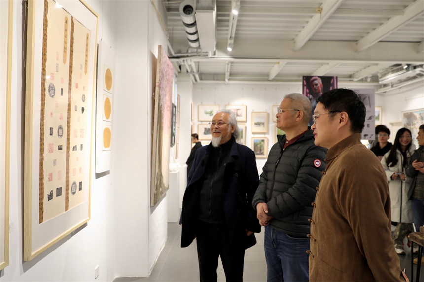 漢口學(xué)院藝術(shù)設(shè)計學(xué)院舉辦“五色比象”師生作品及文獻展