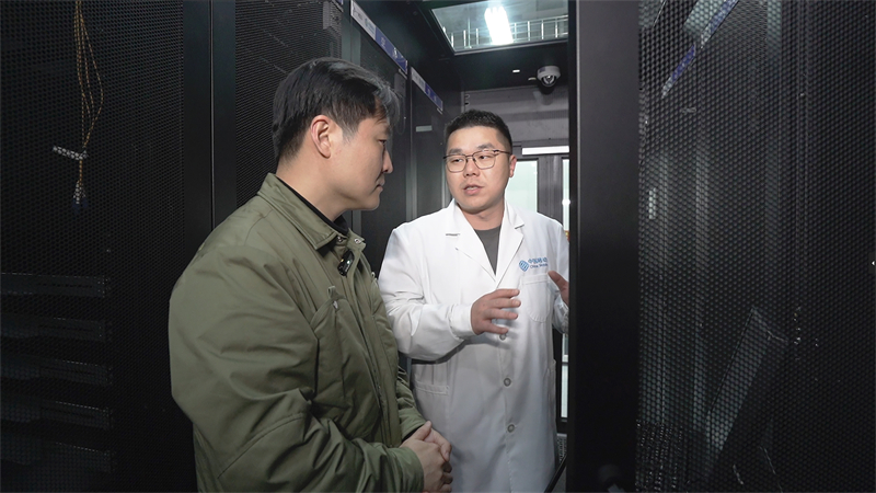 湖北移動(dòng)技術(shù)人員介紹智算中心情況